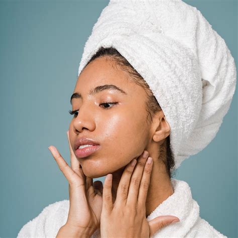 Say Goodbye to Dull Skin with Poly Hydroxy Acid – CosIQ