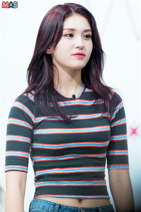 Somi : r/kpics