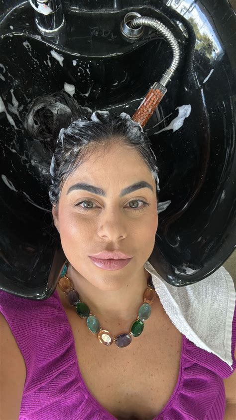 Marcela Rabelo | Que arraso! Essa combinação de bronze com dourado e o