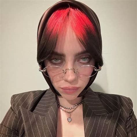 Billie EIlish fans ‘in cardiac arrest’ over stars rare cleavage shot