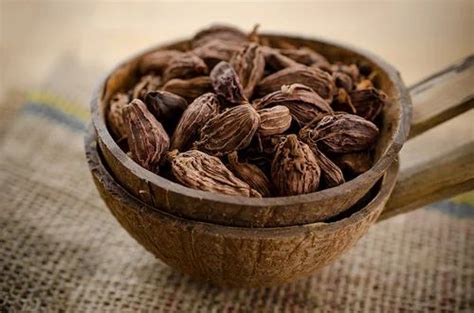 Large Cardamom at best price in Jalpaiguri by Exports & Agencies | ID ...