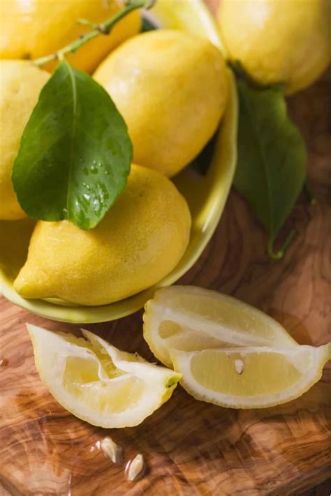how to cut a lemon wedge 4