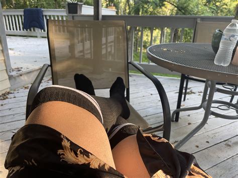 Thick femboy thighs : r/thiccfems