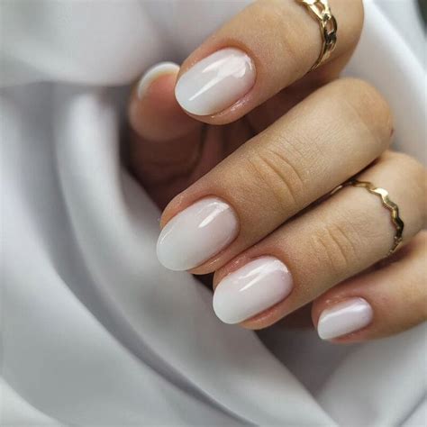 Unhas Claras Elegantes
