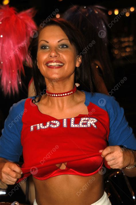 พื้นหลังDanni Ashe ดาราในร้านยอดนิยม รูปถ่าย และรูปภาพสำหรับดาวน์โหลด