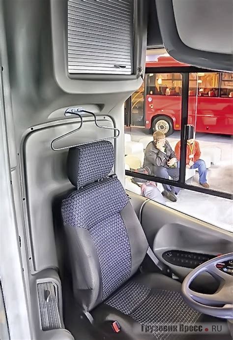 Традиционный автобус ЛиАЗ-5292 и новый ЛиАЗ-5292 NEW