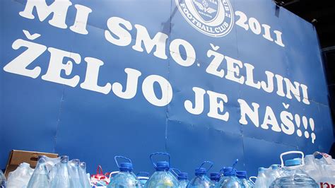 Foto: Željini “Manijaci” skupili ogromne količine odjeće, hrane i ...