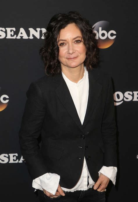 Sara Gilbert – 'Roseanne' Premiere in Los Angeles | GotCeleb