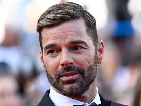 ricky martin denies disgusting claim   sexual relationship