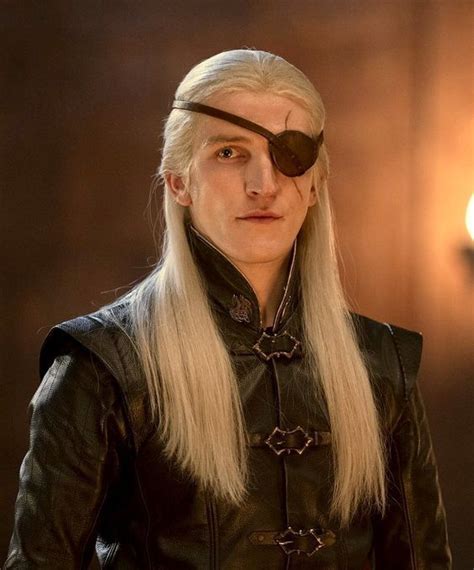 Регалиан Йернонн aka Юэн Митчелл | Fire and blood, Mãe dos dragões ...