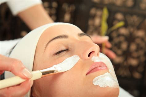 Everything You Need to Know About Getting a Facial | StyleCaster