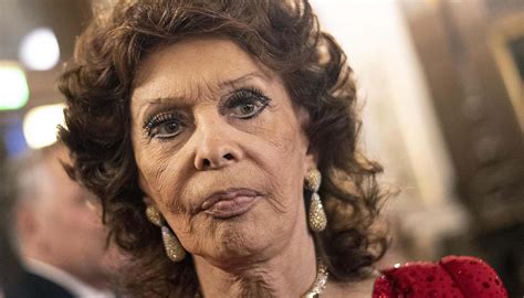 Come sta Sophia Loren dopo la caduta in casa a Ginevra: operata per le