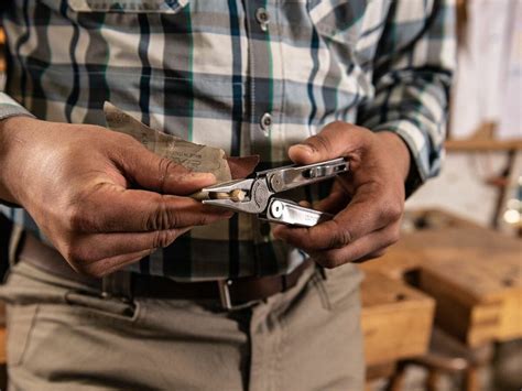 Leatherman Curl 15-in-1 multitool has spring-loaded scissors, a bit ...