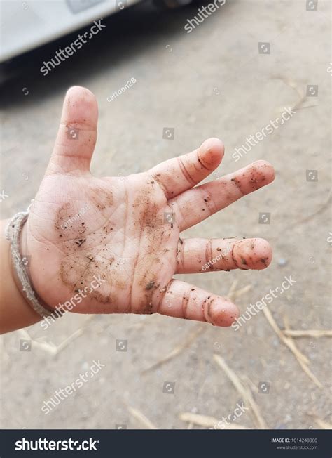 kid  dirty hands
