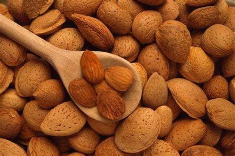 6 veselīgākās piedevas salātiem