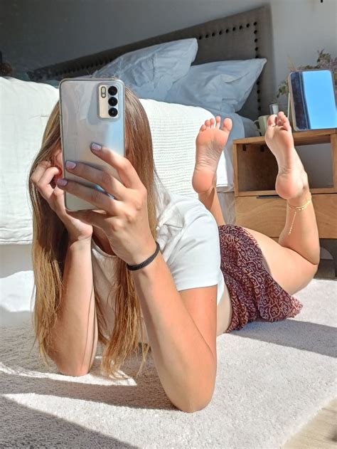 Nika Nikola is per(f)ect! NSFW : r/feet