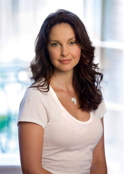 Ladda ner Ashleyjudd-porträtt Wallpaper | Wallpapers.com