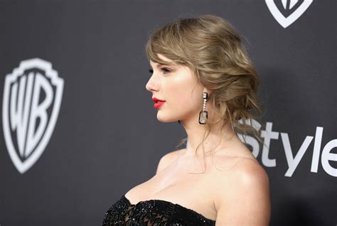 Did Taylor Swift Get a Boob Job? Uncovering the Truth