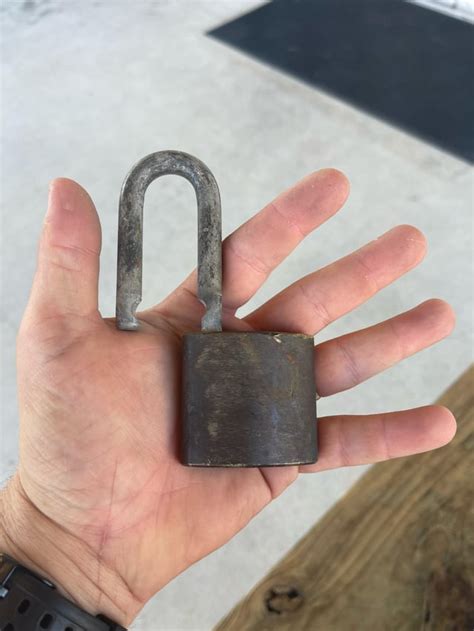 Could anyone help me identify the model of this WB lock ? : r/lockpicking