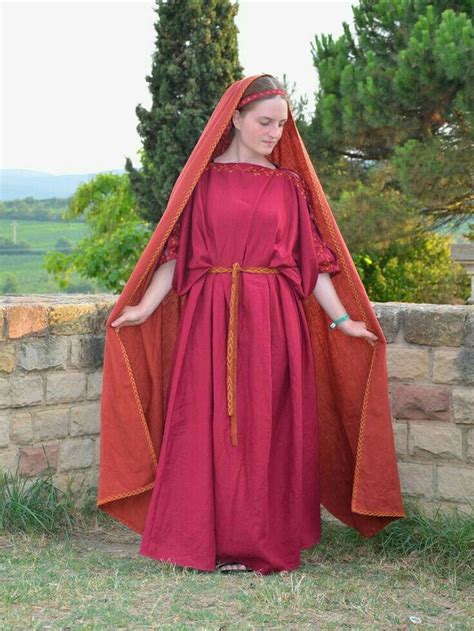 Pin von Marili G.C. auf TRAJES ROMANOS Y ACCESORIOS | Mittelalter ...