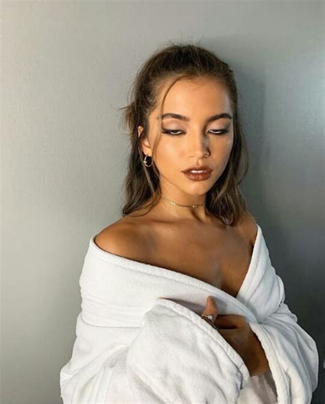 Love the way she rolls her eyes in this picture | Scrolller