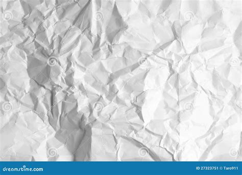 Скомканная белая бумага стоковое изображение. изображение насчитывающей ...