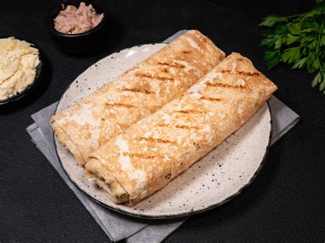 Лаваш з тунцем та сиром