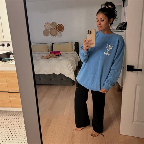You Won’t Believe What Loren Brovarnik Shared on Her Instagram This Week - Veja Store Site
