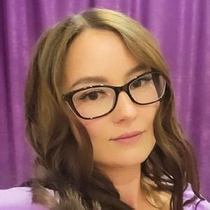 Вера, 34 года, по знаку зодиака Рак хочет познакомиться с парнем в ...