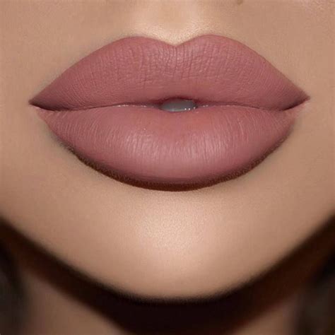 create  illusion  fuller lips step  contour  shadow