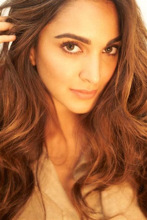 Kiara Advani looks mesmerising in these shimmery outfits. Have a look