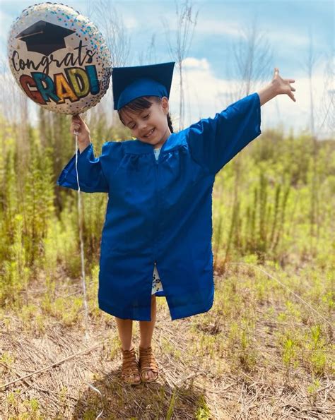 Kindergarten photo ideas | Kindergarten photos, Kindergarden graduation ...