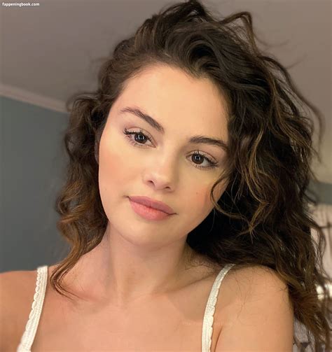 10 Things You Didn't Know About Selena Gomez's Controversial Nude Photos Image 17