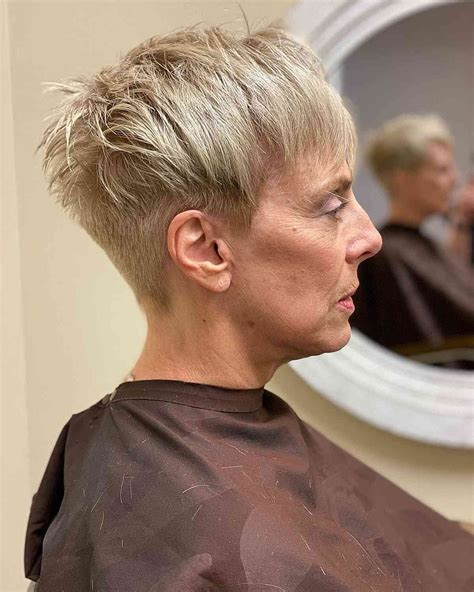 Stylists debate if anyone can really pull off short chopped hair 18