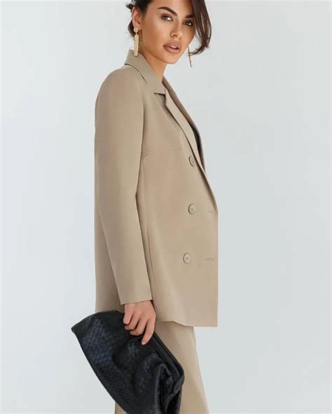 ks_boutique_estonia In Stock 🕊🤍В наличии ️ Костюм подойдет и для офиса ...