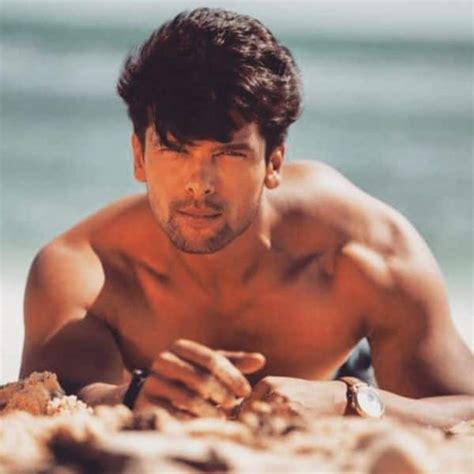 Kushal Tandon's chiseled body will make you hit the gym right away