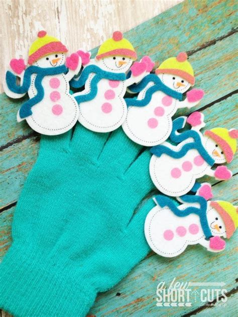 5 Little Snowmen Finger Play Gloves - A Few Shortcuts