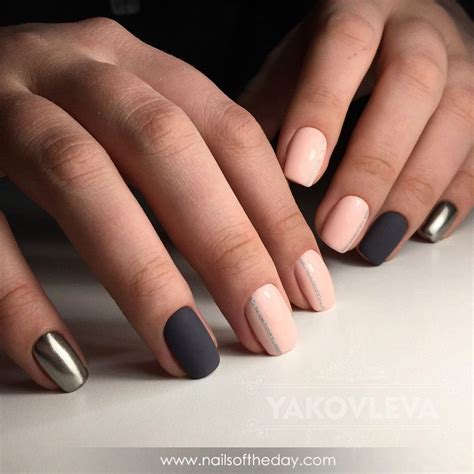 черный маникюр на короткие ногти фото - uniformcustomize