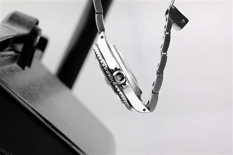 how to open the back of a rolex