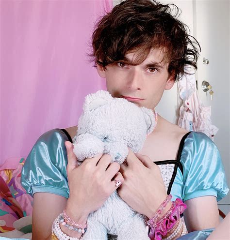 Femboy little in California (Los Angeles) looking to make new friends