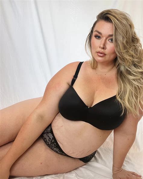 Hunter McGrady | Hot Instagram Model Biography, Height, Net Worth