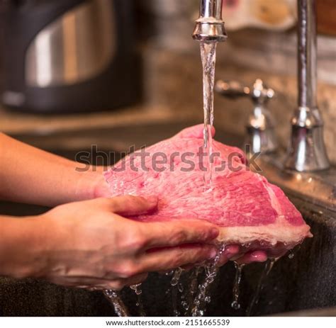 3,355 imágenes, fotos de stock, objetos en 3D y vectores sobre Meat sink | Shutterstock