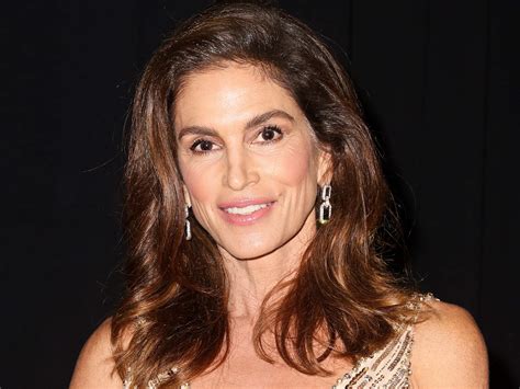 Download Everlasting Beauty Cindy Crawford Wallpaper | Wallpapers.com