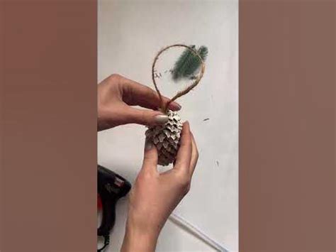 Делаю ёлочные игрушки из шишек || Новогодняя игрушка из шишки - YouTube