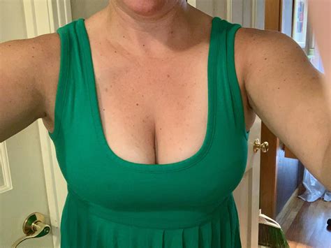 So happy sundress season is back [F43] : r/YourEverydayHouseWife