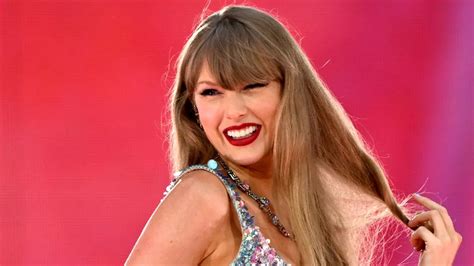 Taylor Swift gives four-word verdict as she makes history at the ...
