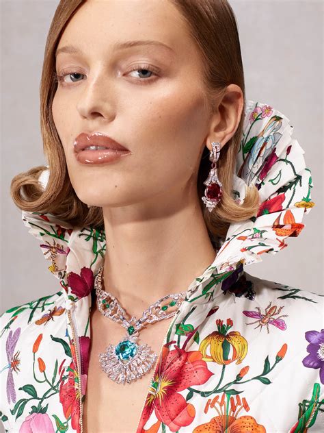 New global boutiques will feature the Izmiralda collection soon 7