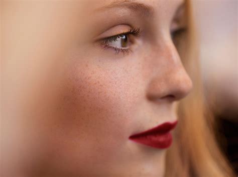Burberry on Twitter: "Naturally radiant skin in the @Burberry festive ...