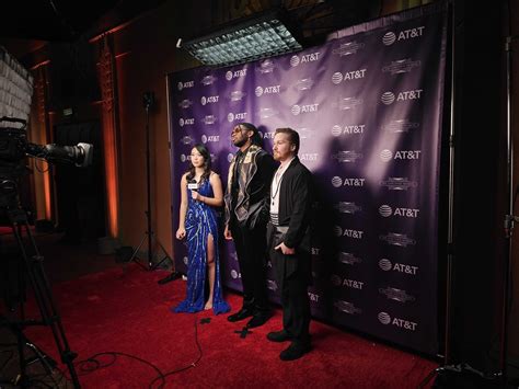 ExtraEmily Streamer Awards red carpet - February 2024 : r/Otvgirlsfeet