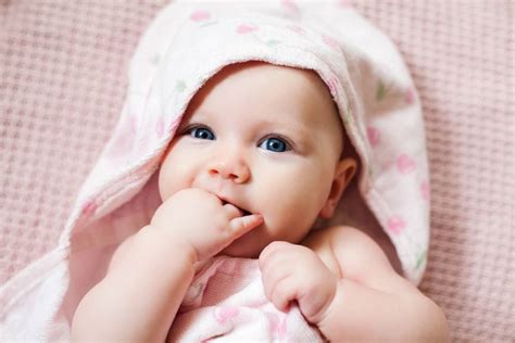 Der 3. Lebensmonat Ihres Babys | Motorische und geistige Entwicklung ...
